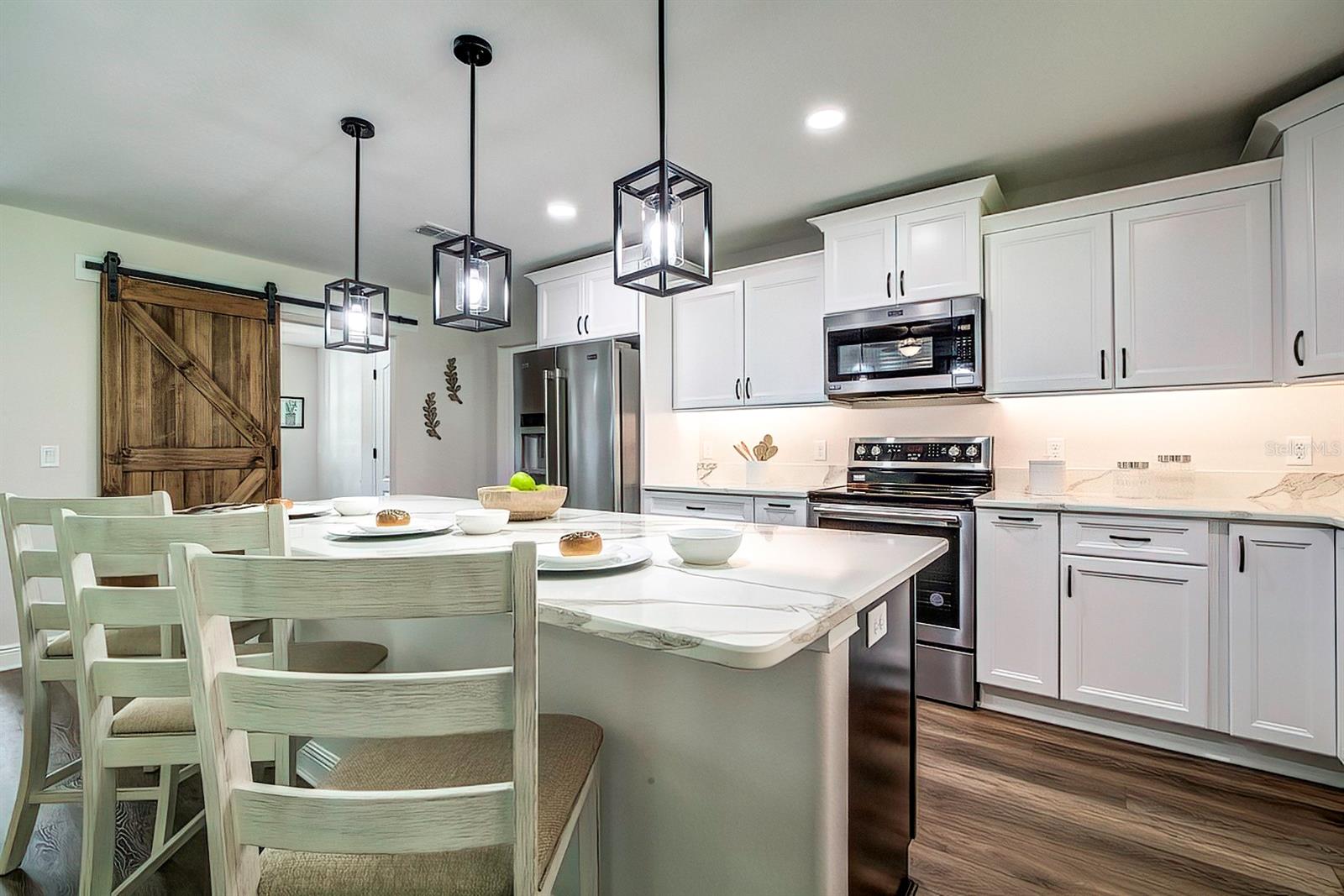 Listing photo id 1 for 2143 Hampshire Boulevard