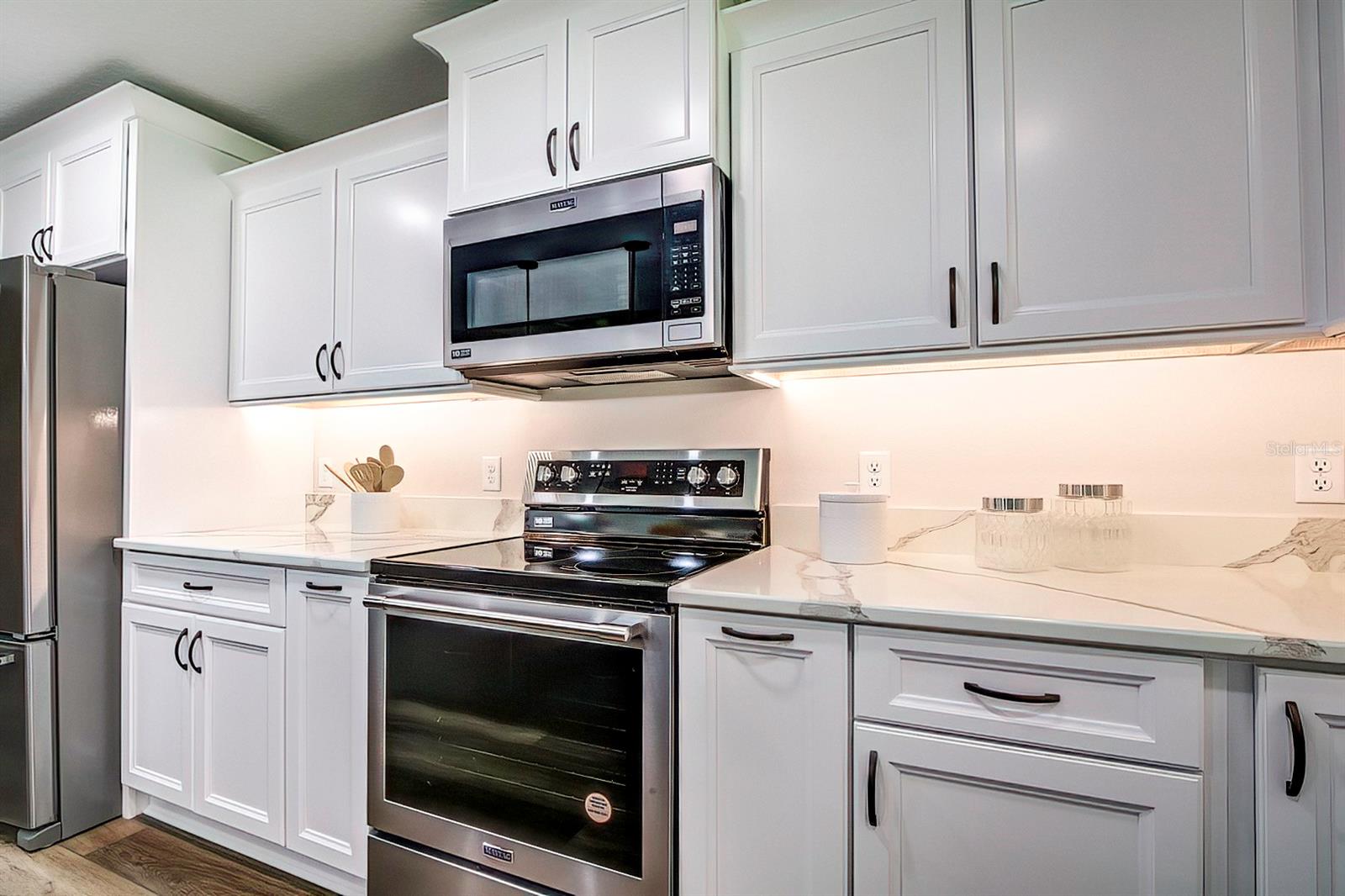 Listing photo id 3 for 2143 Hampshire Boulevard