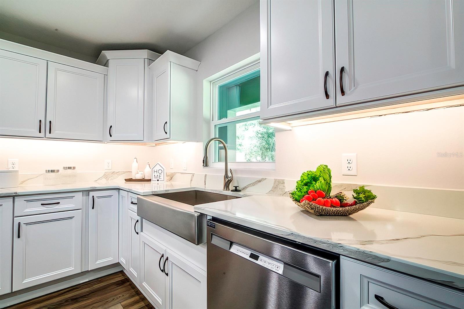 Listing photo id 4 for 2143 Hampshire Boulevard