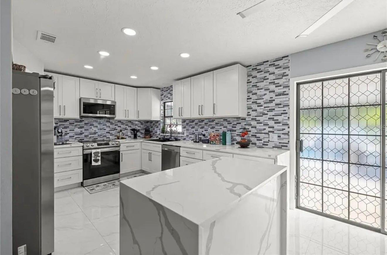 Image 6 of 22 For 2201 45 Street