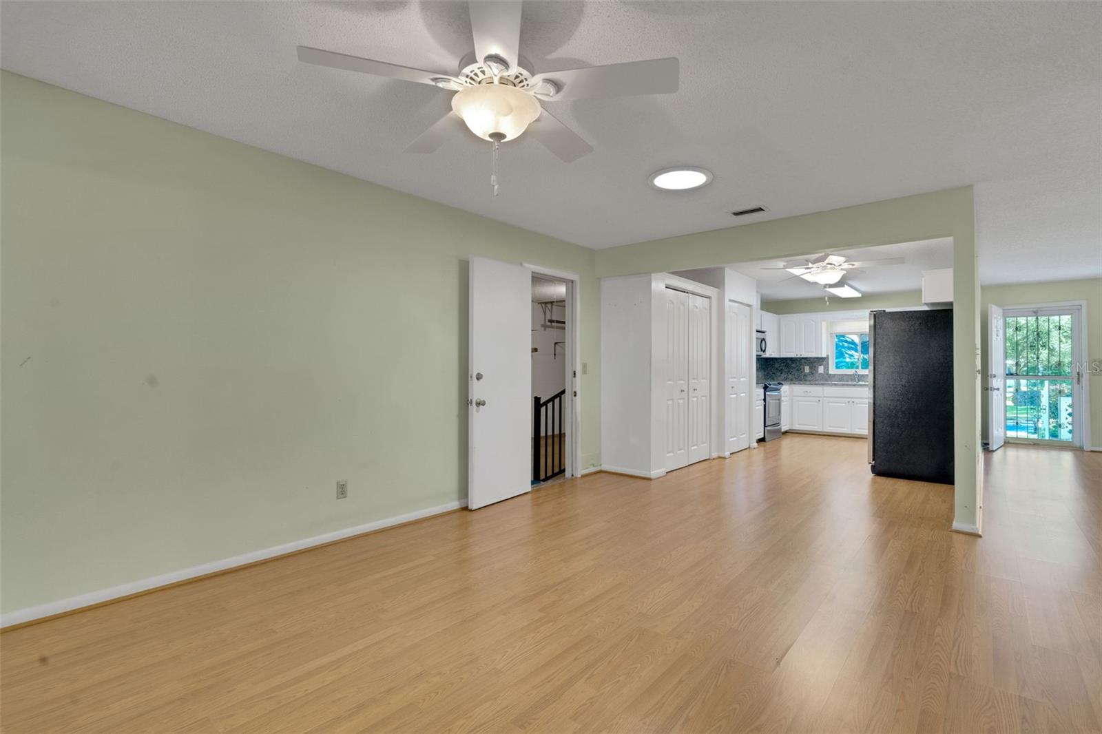 Image 11 of 39 For 8723 93rd Lane A