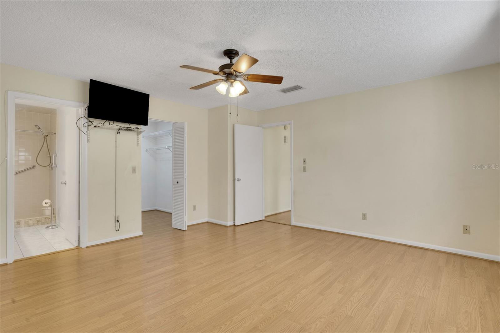 Image 16 of 39 For 8723 93rd Lane A