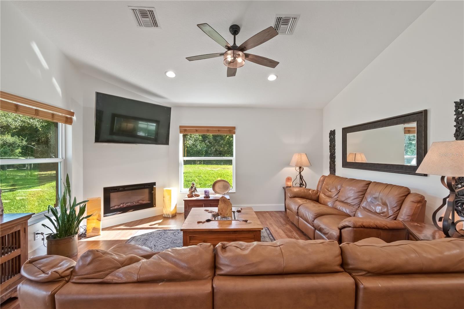 Image 23 of 42 For 6368 Grantham Ct