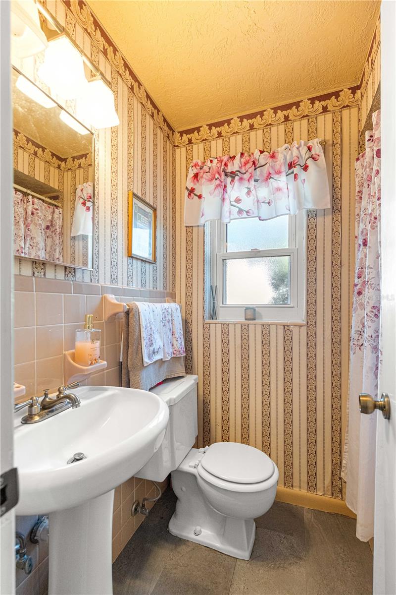 Image 43 of 83 For 1811 50th Avenue