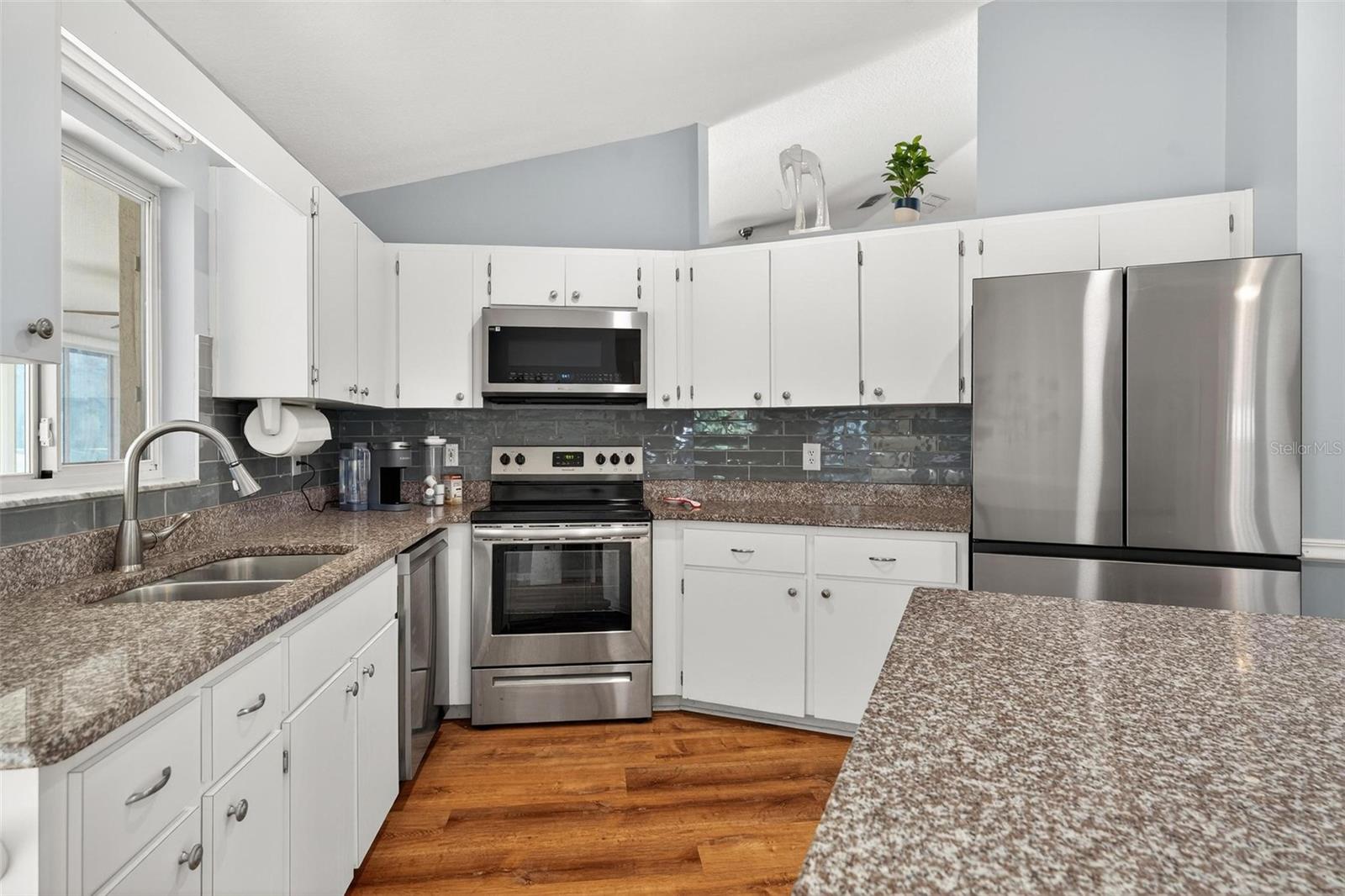 Image 14 of 71 For 2031 50th Avenue