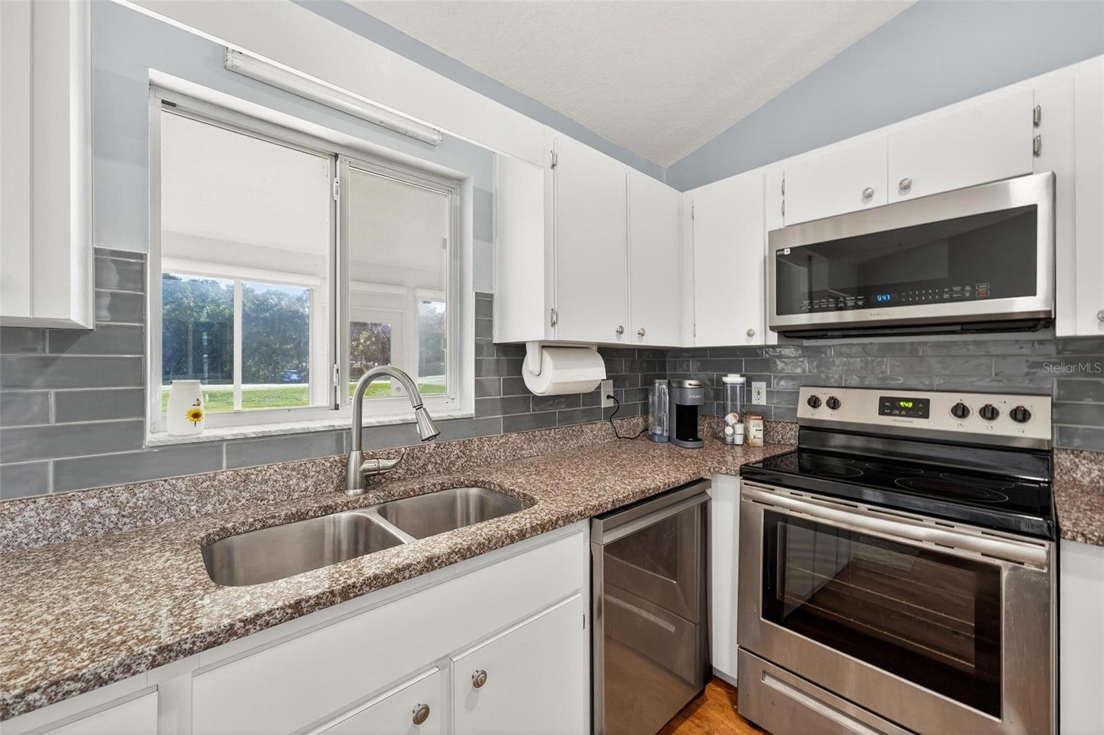 Image 16 of 71 For 2031 50th Avenue