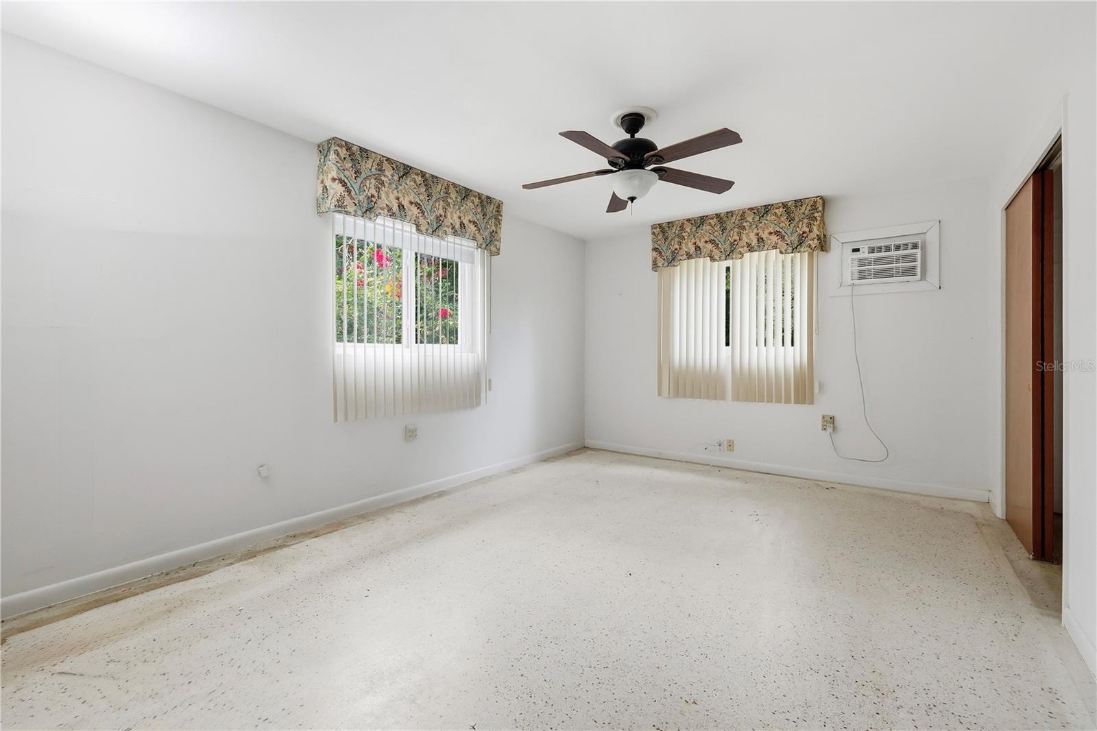 Image 10 of 29 For 52 Beverly Hills Boulevard