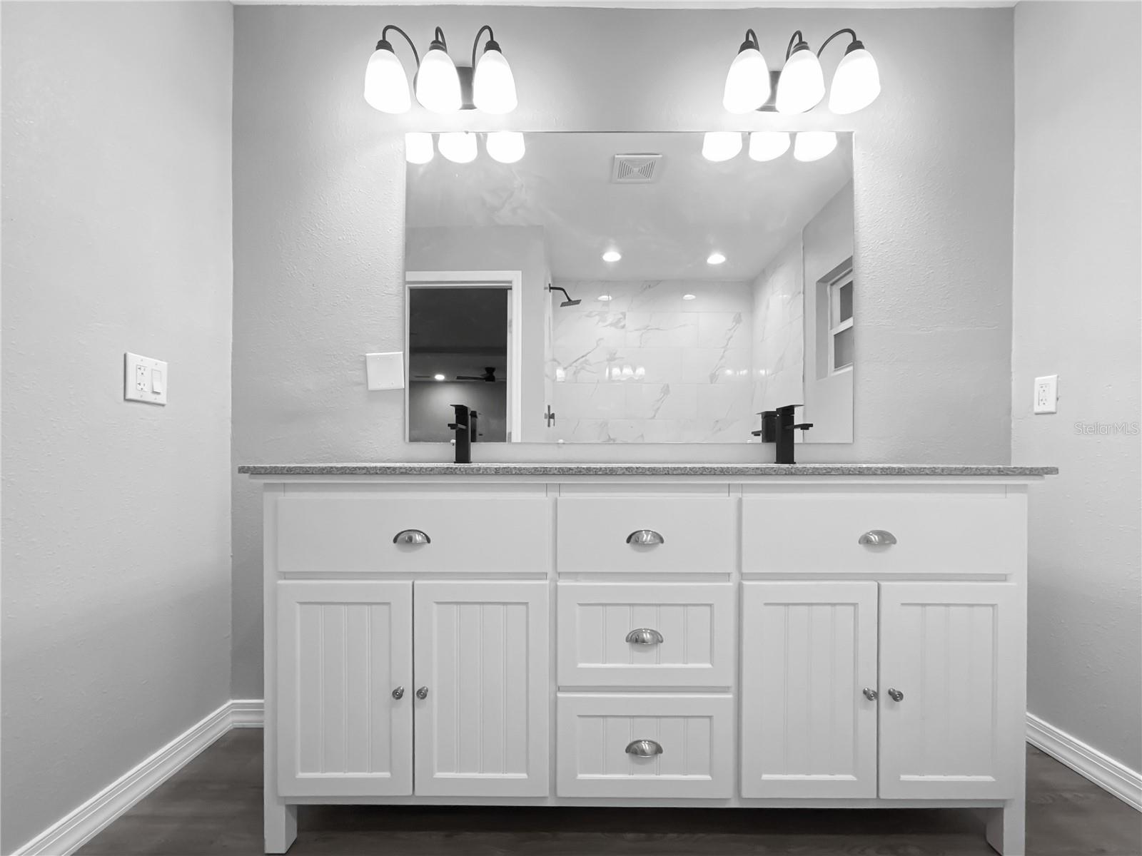 Image 17 of 30 For 2529 6th Street