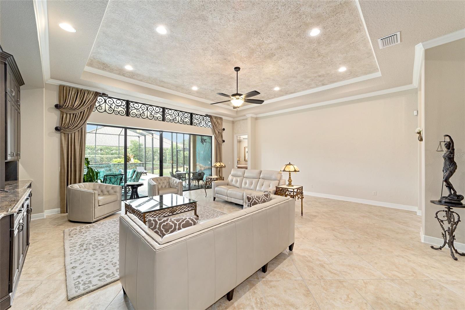 Listing photo id 10 for 1902 Quail Meadow Court