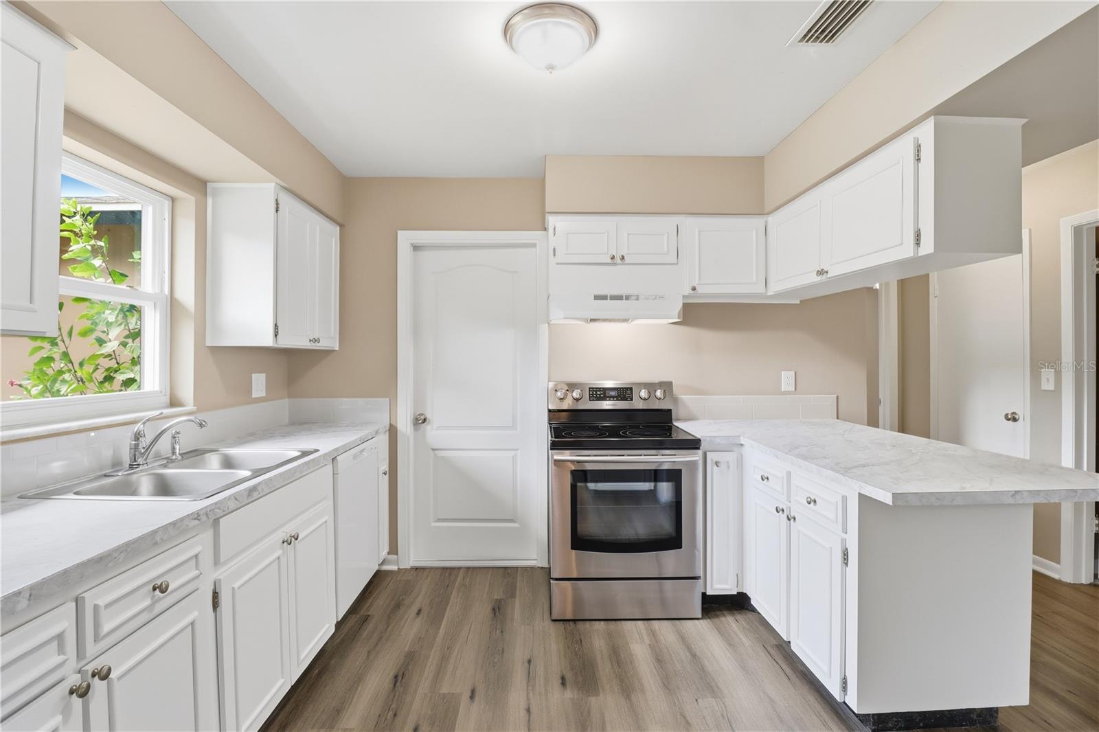 Image 17 of 34 For 2305 Nautilus Drive