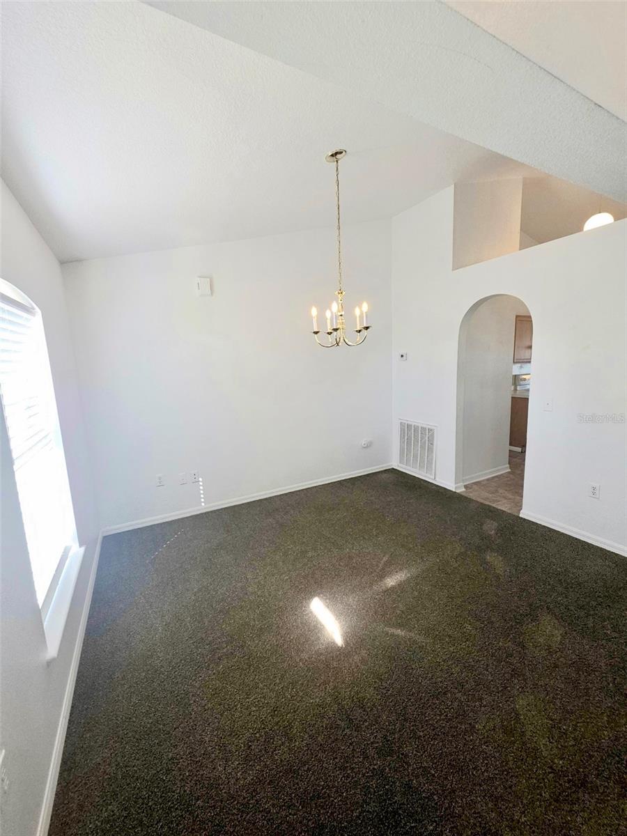 Image 4 of 18 For 513 Marion Oaks Manor