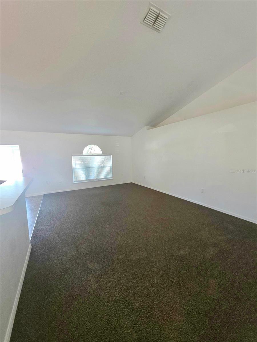 Image 7 of 18 For 513 Marion Oaks Manor