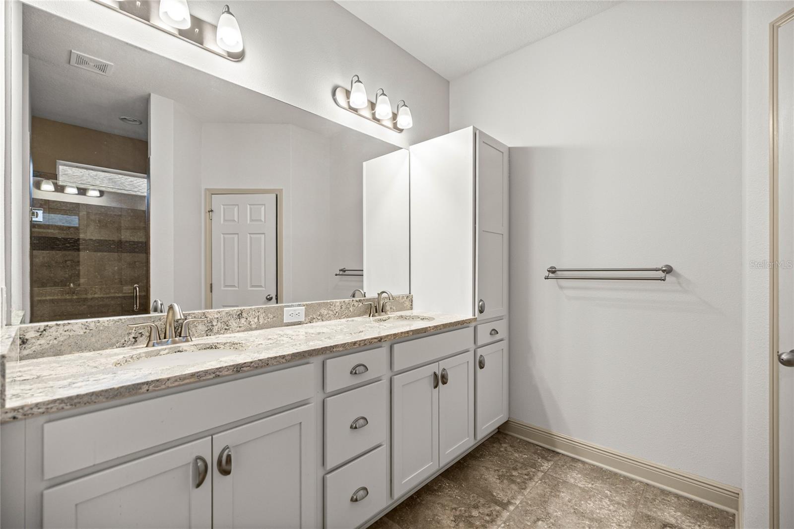 Image 14 of 41 For 2383 Brentwood Circle