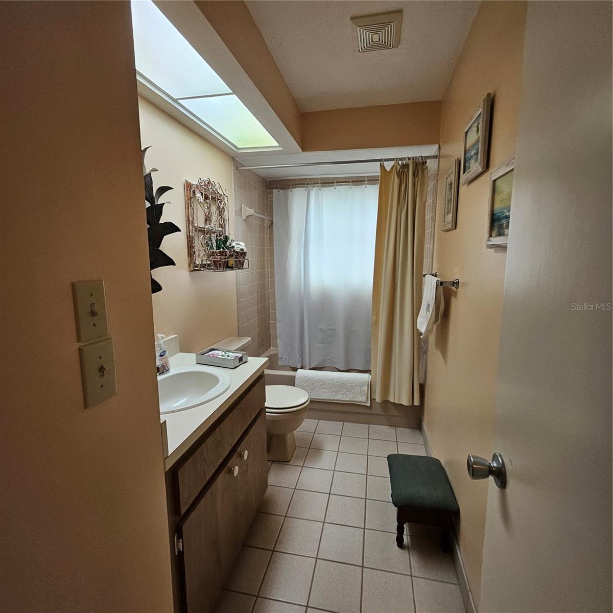 Image 34 of 61 For 879 Beakrush Lane