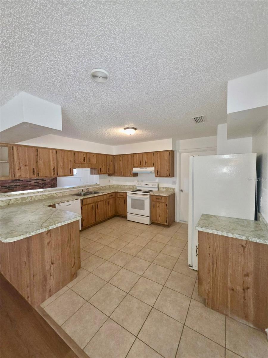 Image 4 of 9 For 9530 32nd Court