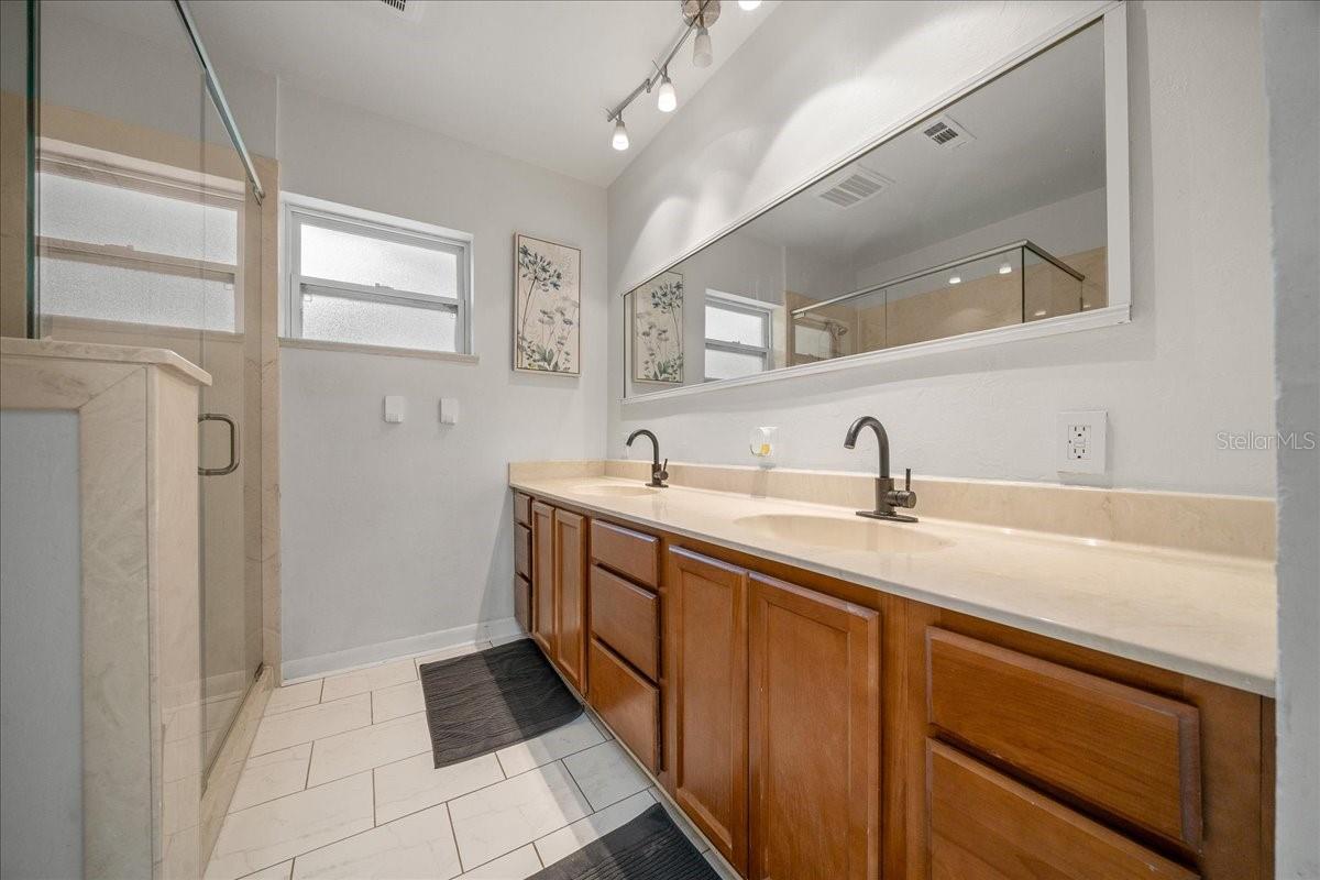 Image 18 of 35 For 2475 7th Avenue