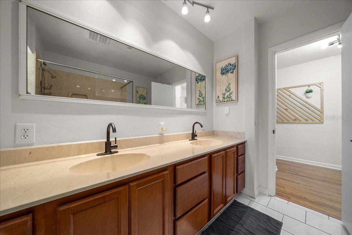 Image 20 of 35 For 2475 7th Avenue