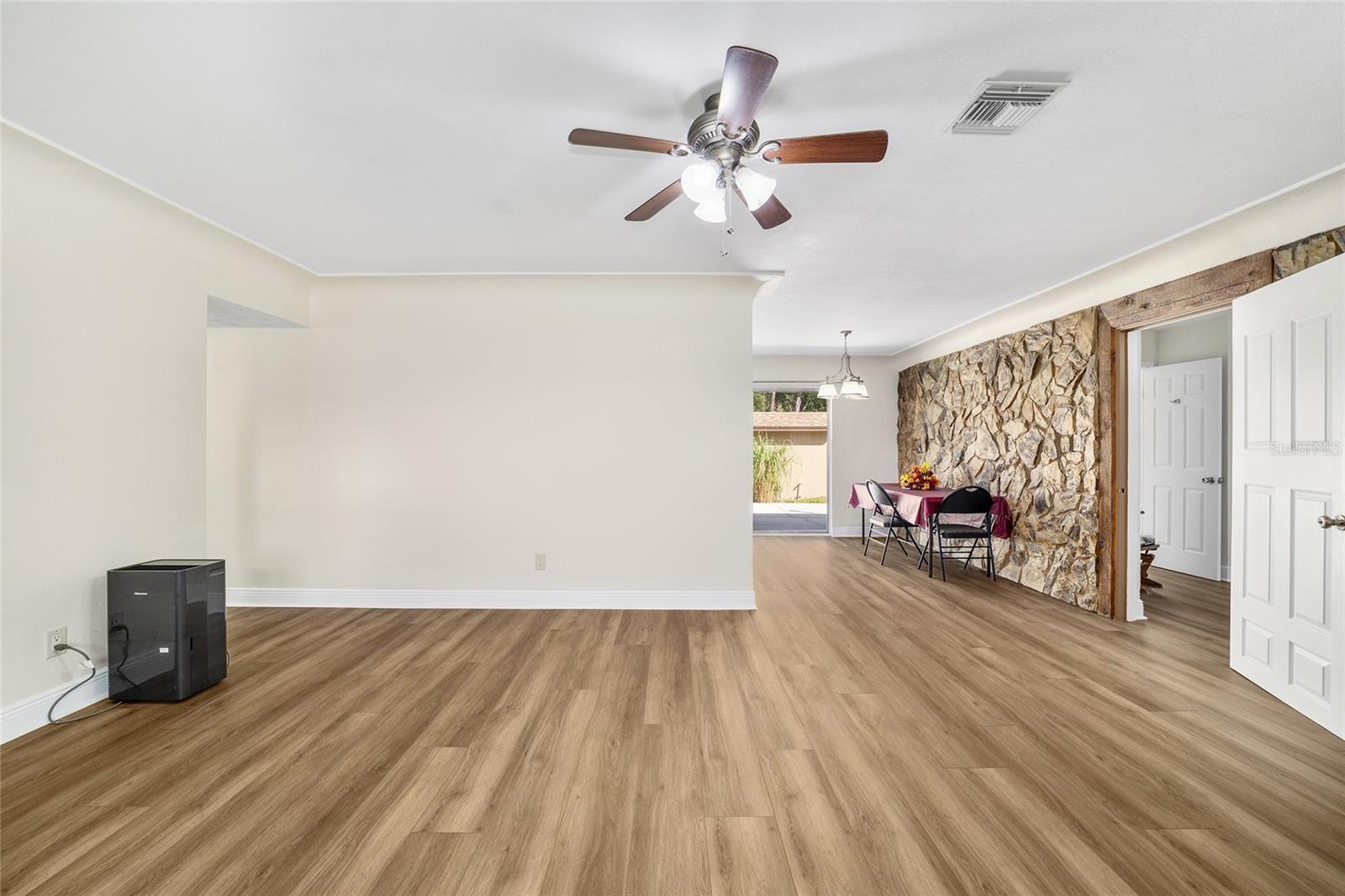 Image 21 of 50 For 5201 Jasmine Lane