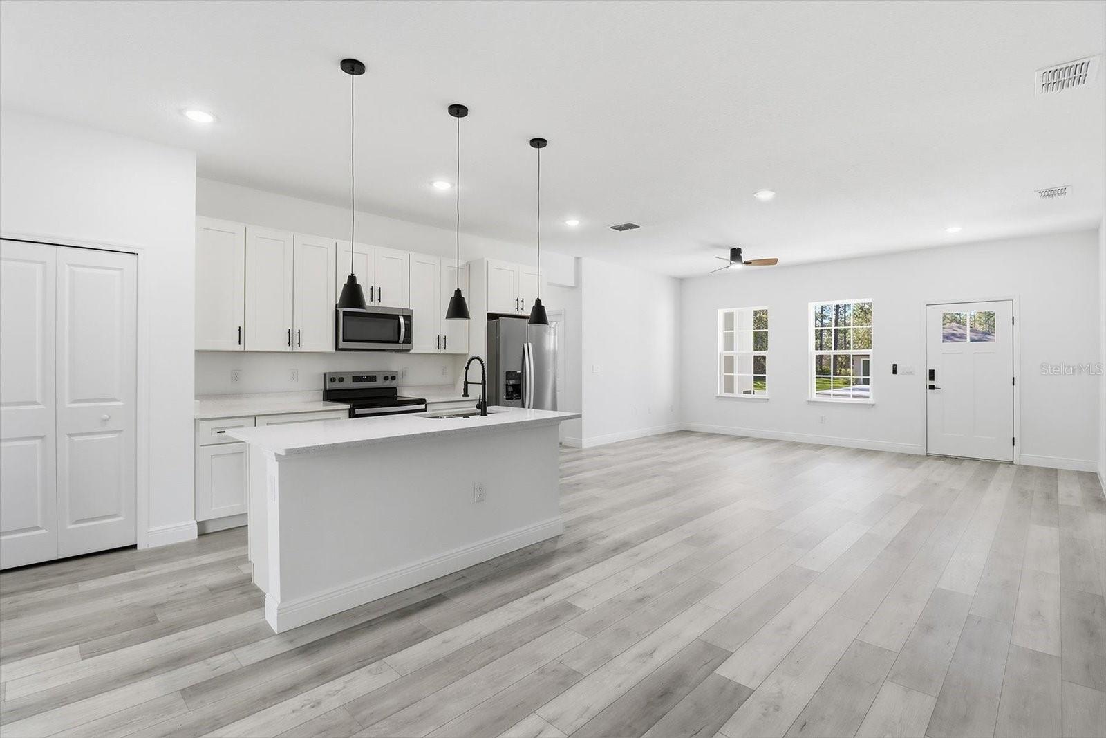 Listing photo id 8 for 7549 Santos Drive