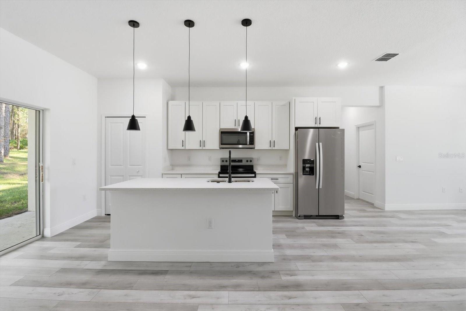 Listing photo id 9 for 7549 Santos Drive