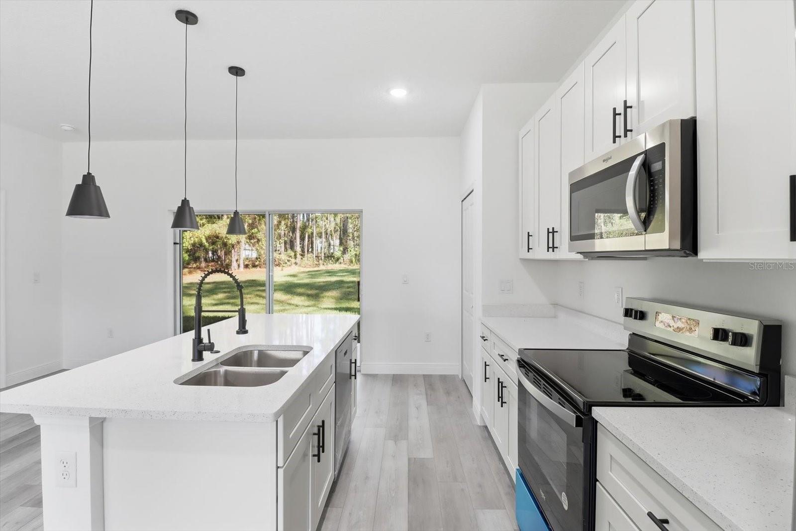 Listing photo id 10 for 7549 Santos Drive