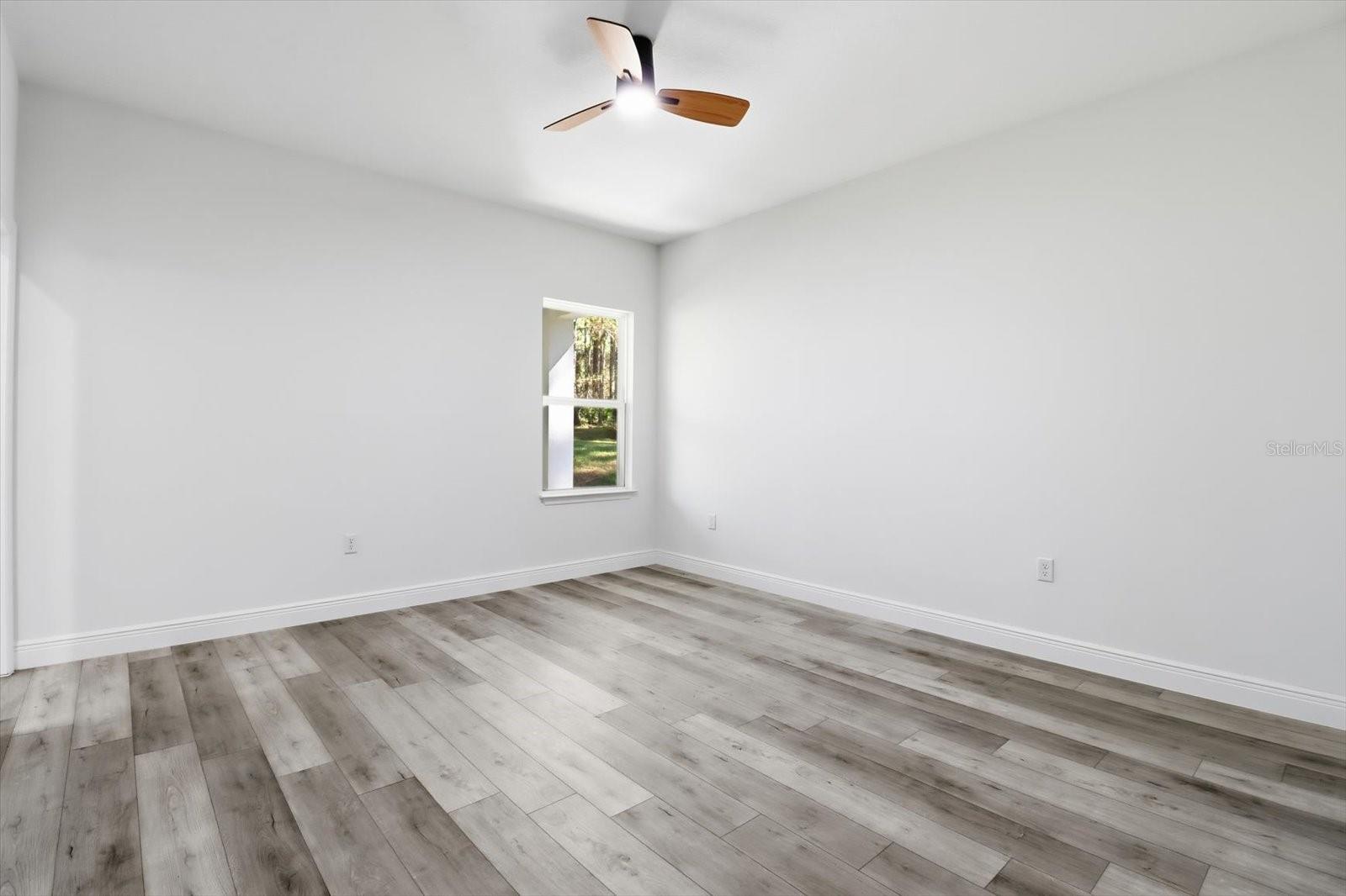 Listing photo id 11 for 7549 Santos Drive