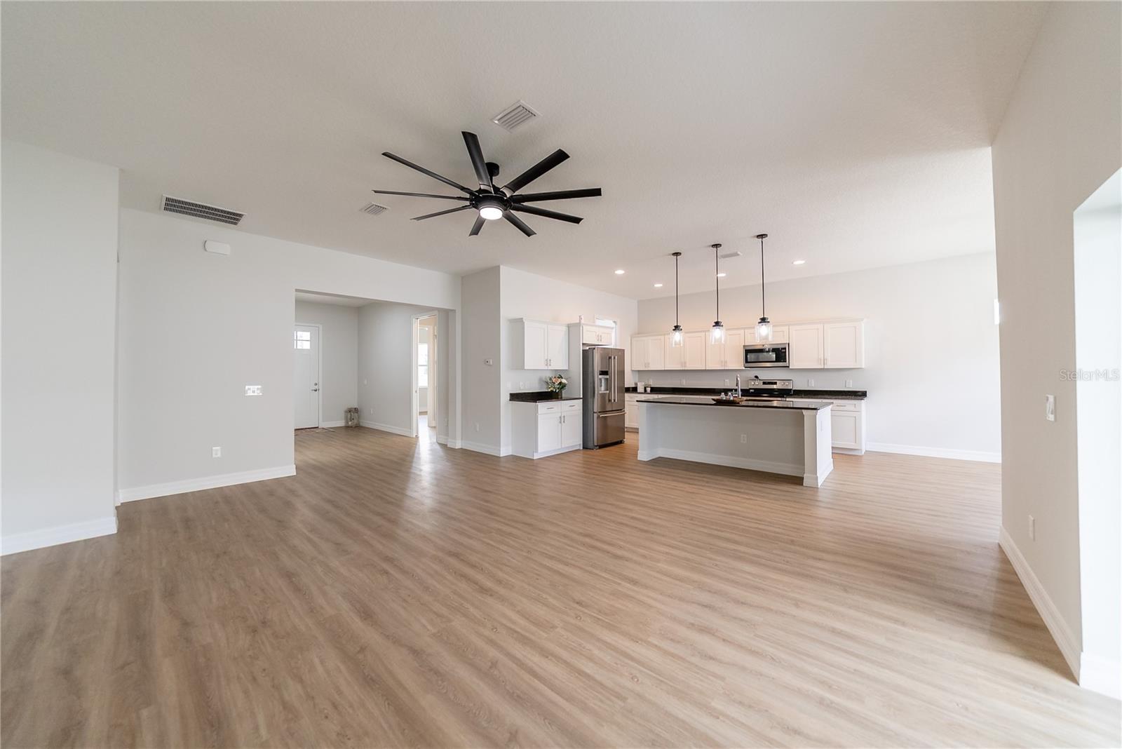 Image 4 of 22 For 4780 25th Loop