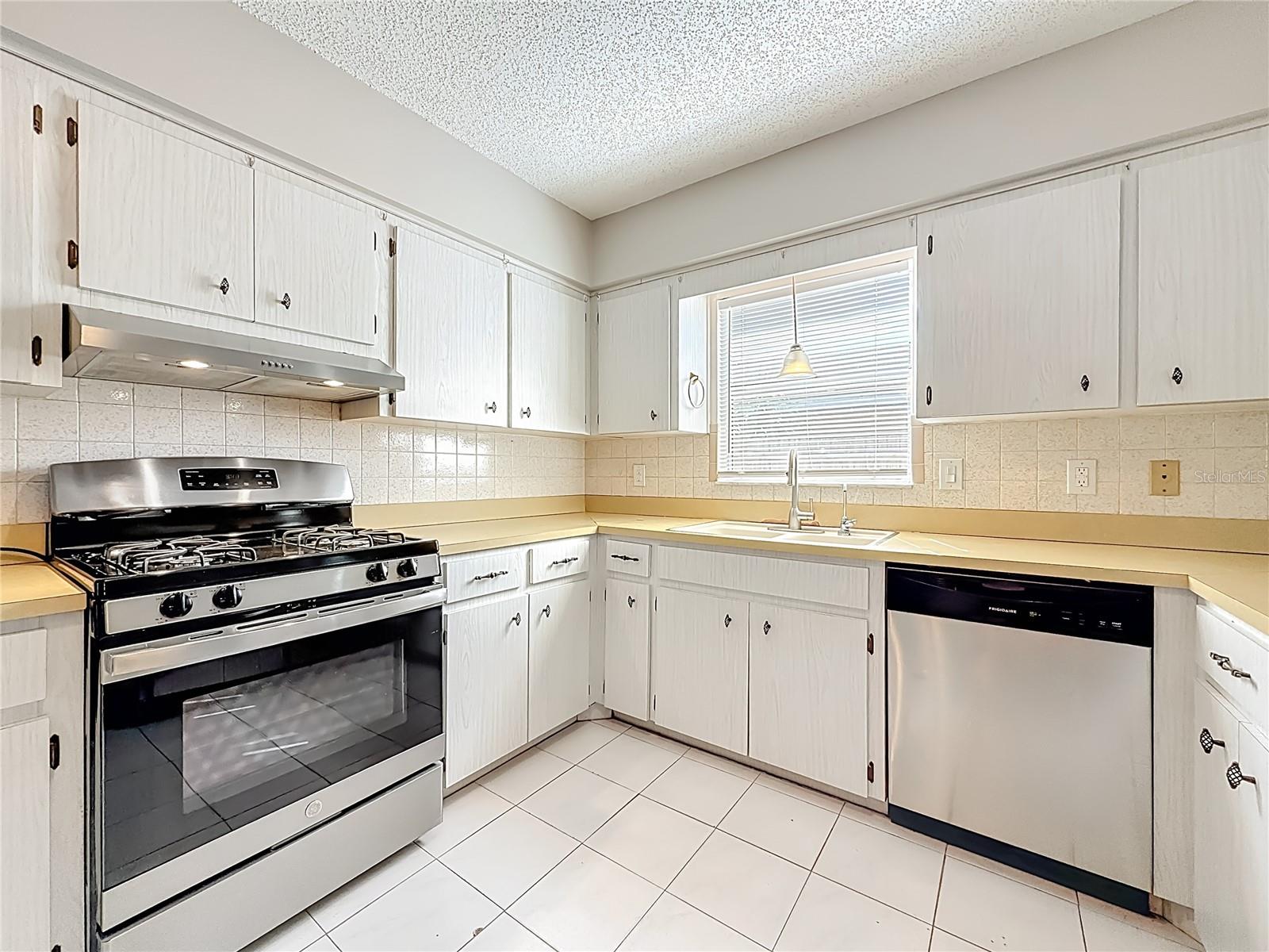 Image 12 of 39 For 2100 58th Street N