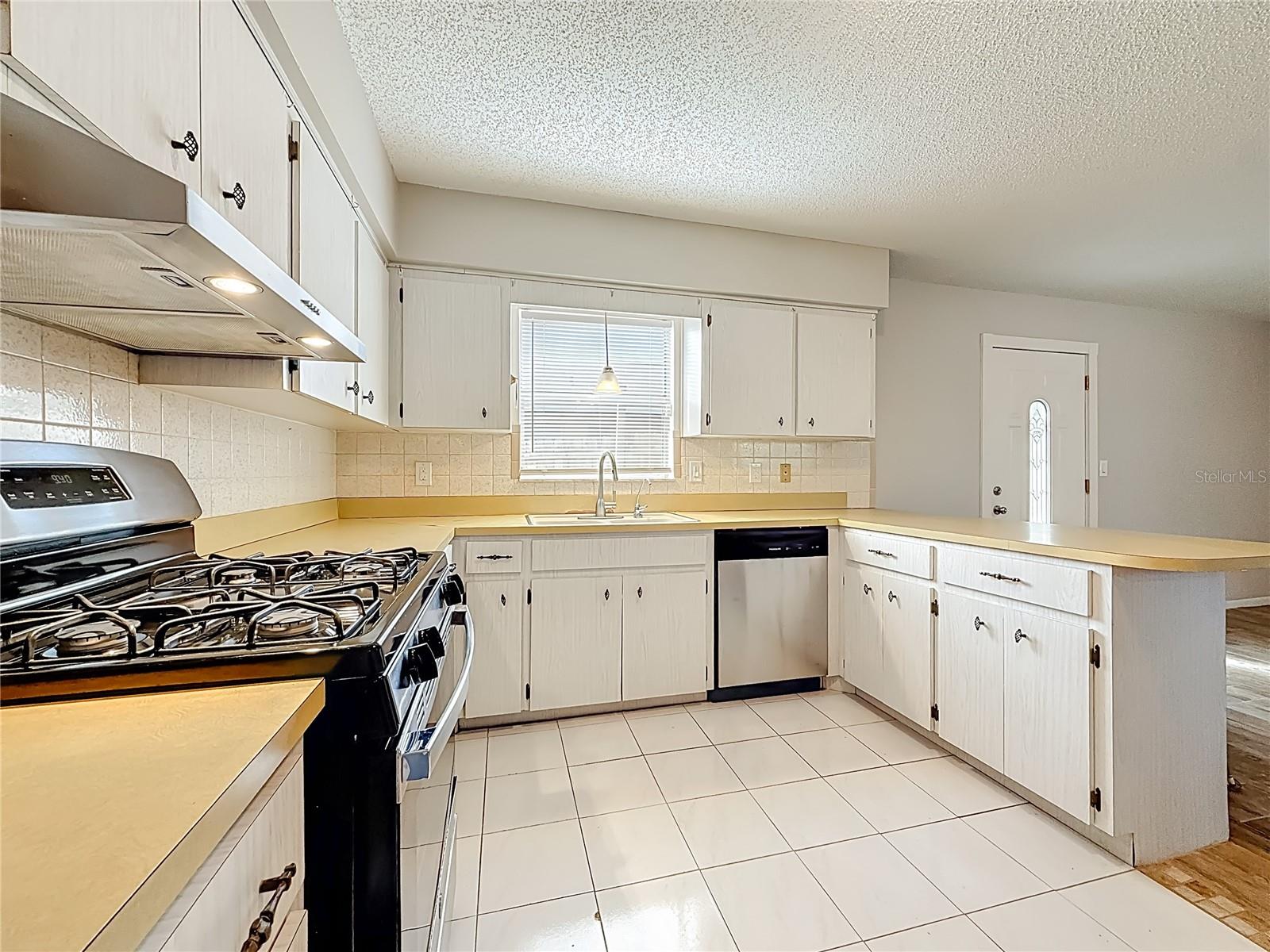 Image 13 of 39 For 2100 58th Street N