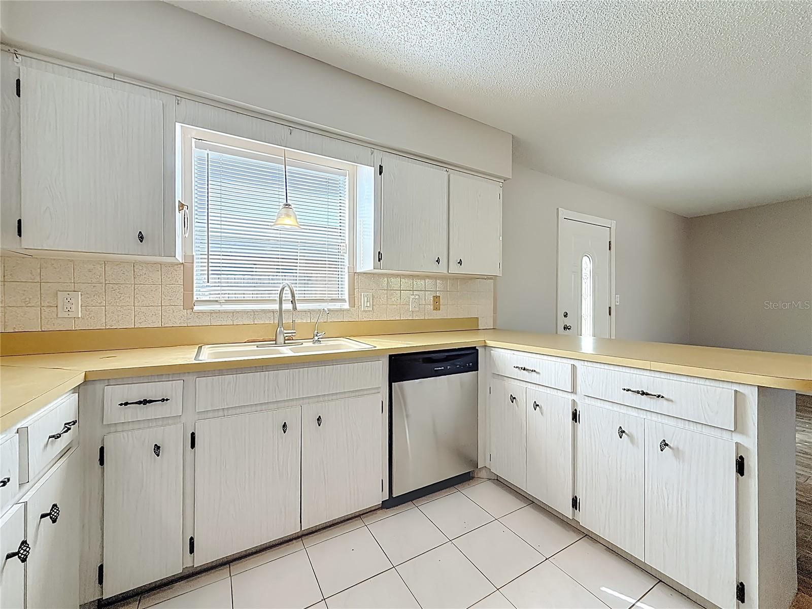 Image 14 of 39 For 2100 58th Street N