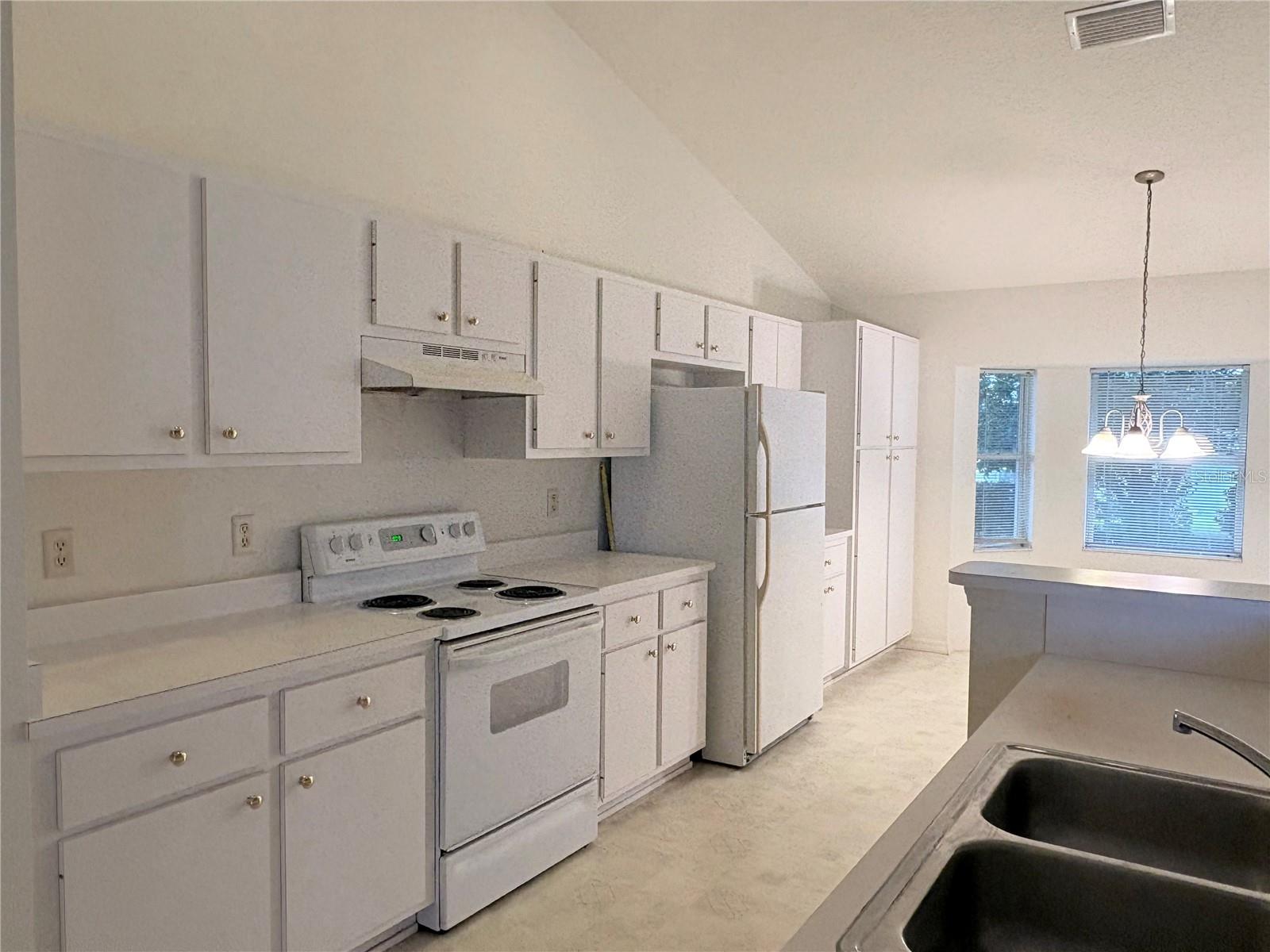 Image 4 of 33 For 3220 46th Court