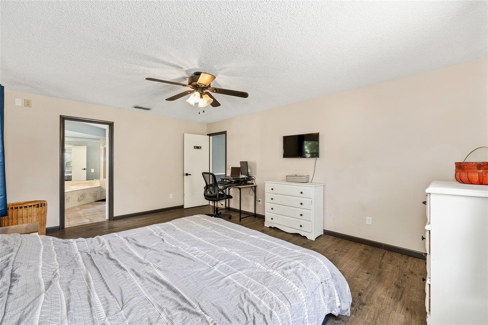 Image 14 of 34 For 13610 43rd Circle