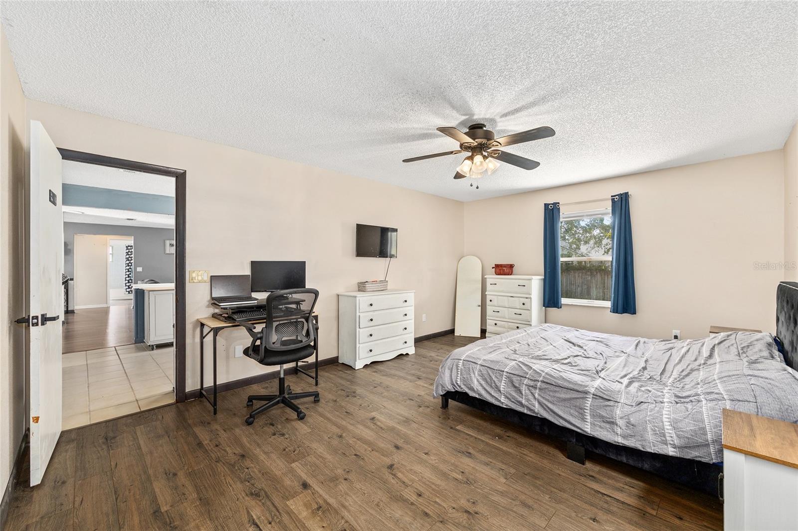 Image 15 of 34 For 13610 43rd Circle