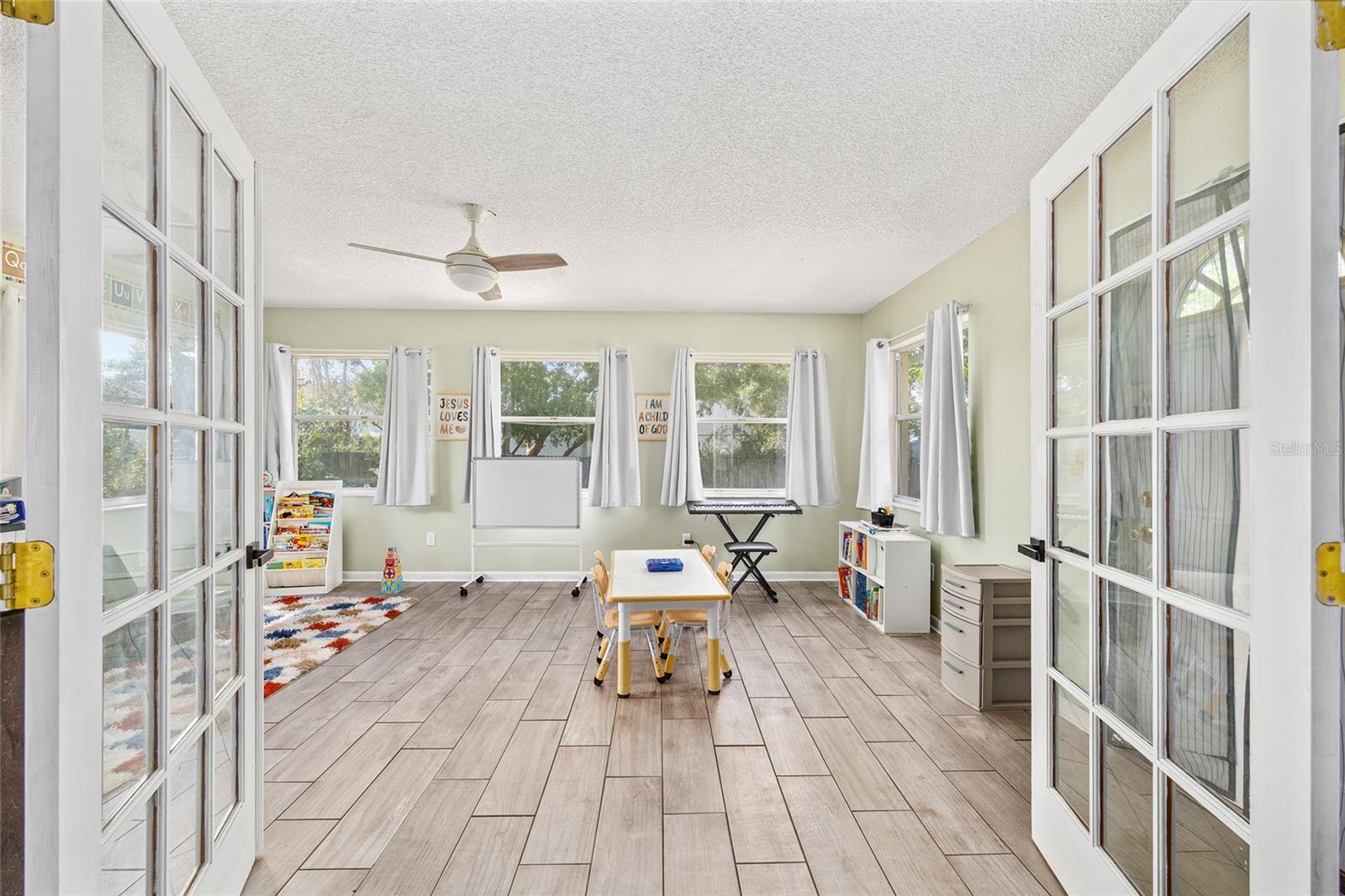 Image 23 of 34 For 13610 43rd Circle