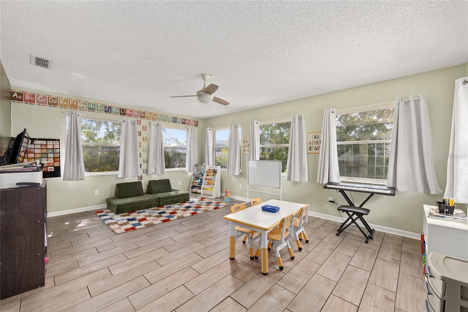 Image 24 of 34 For 13610 43rd Circle