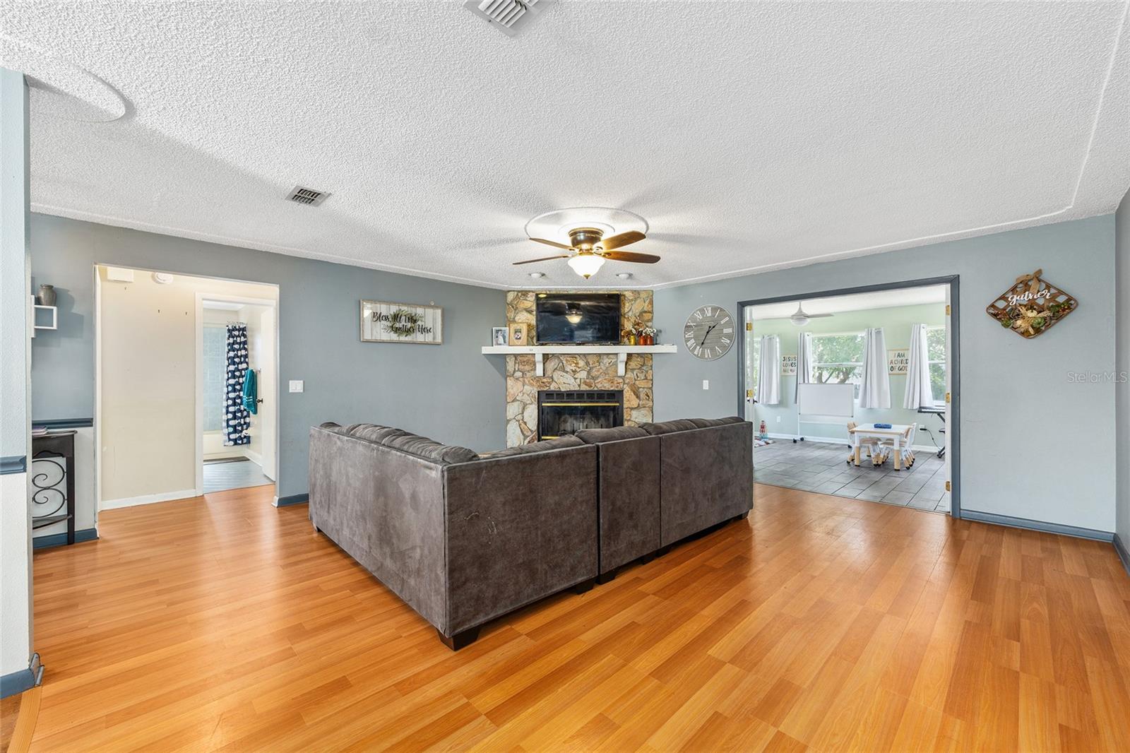 Image 6 of 34 For 13610 43rd Circle