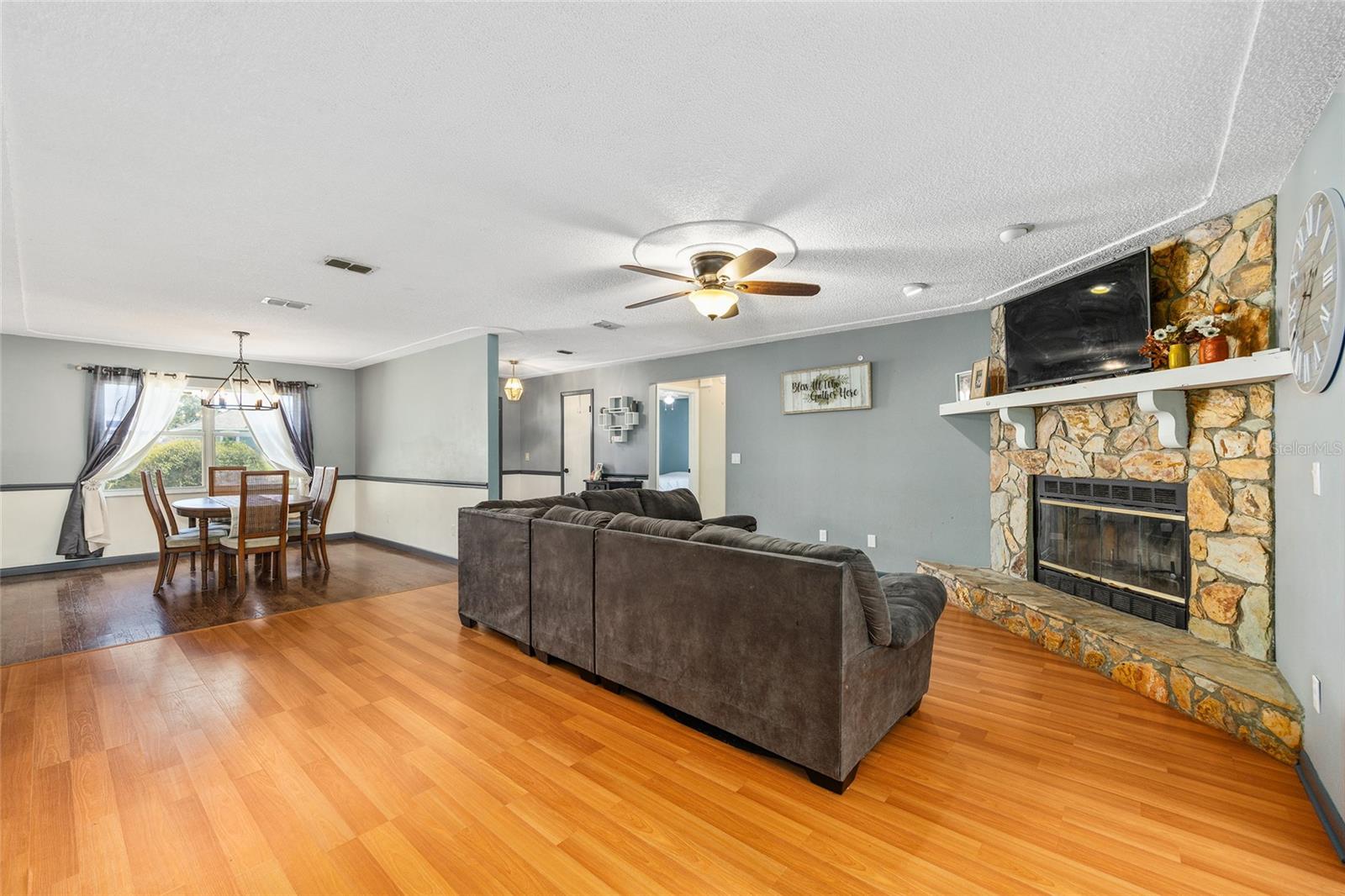 Image 7 of 34 For 13610 43rd Circle