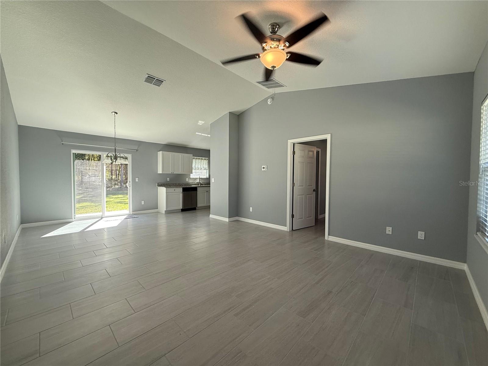 Image 7 of 18 For 19672 59th Lane