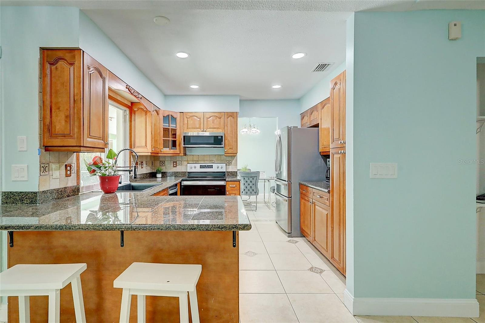 Image 11 of 47 For 238 Grove Avenue