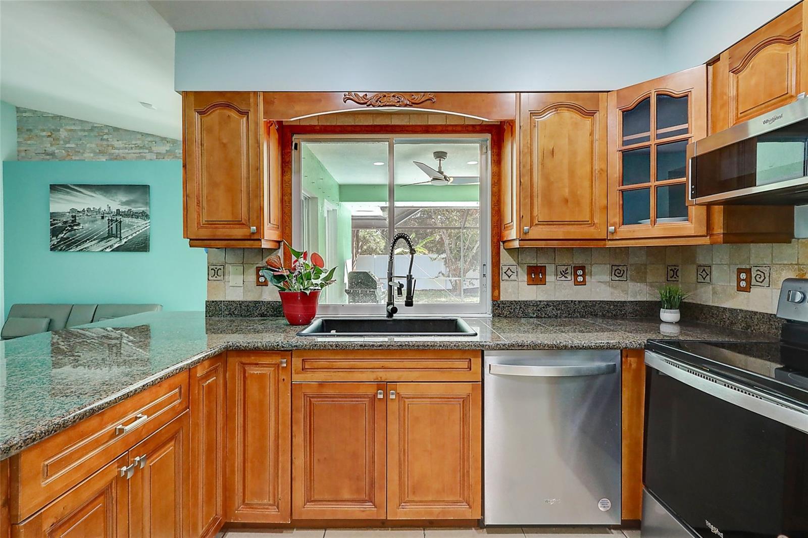 Image 12 of 47 For 238 Grove Avenue