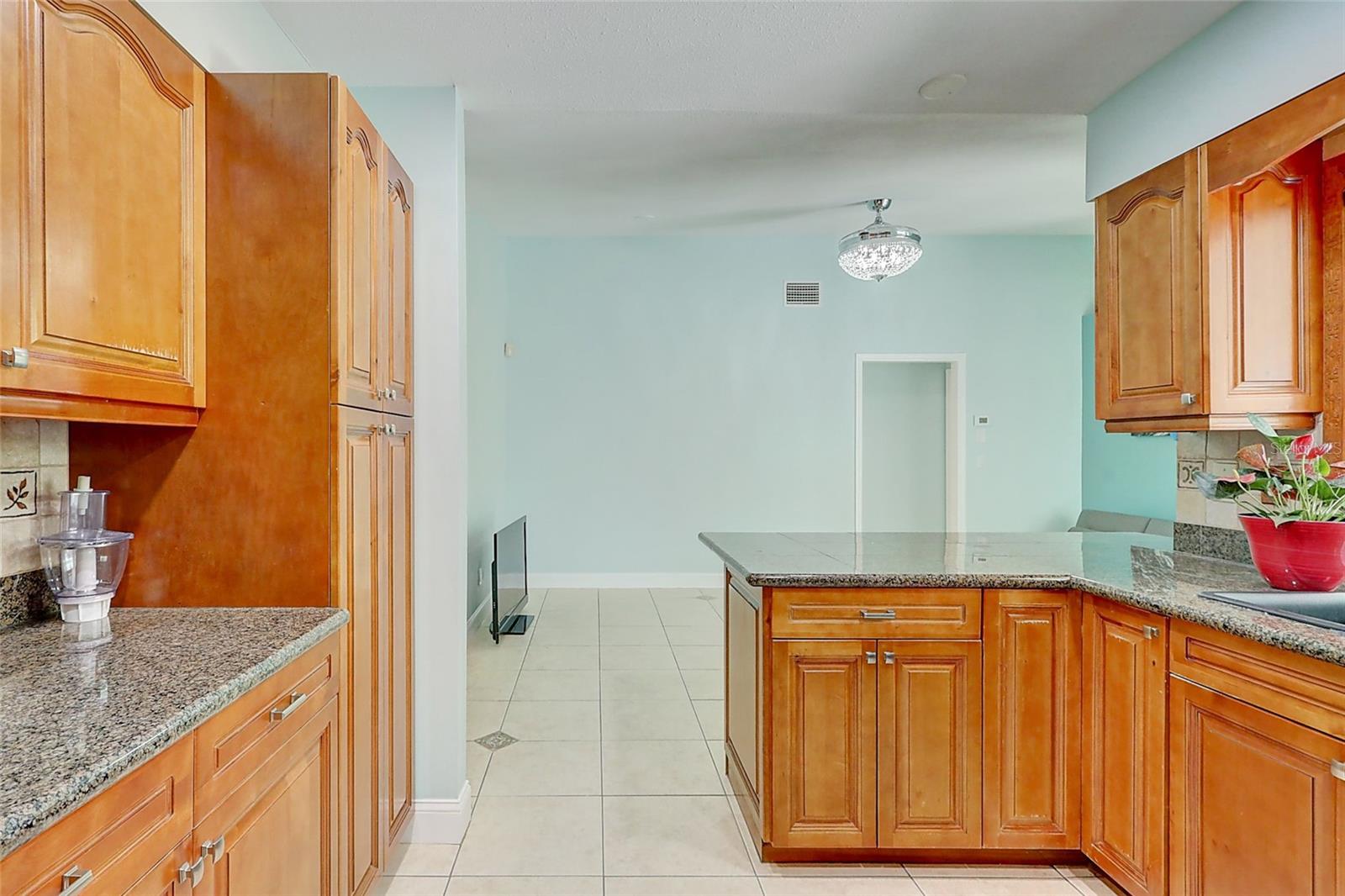 Image 14 of 47 For 238 Grove Avenue