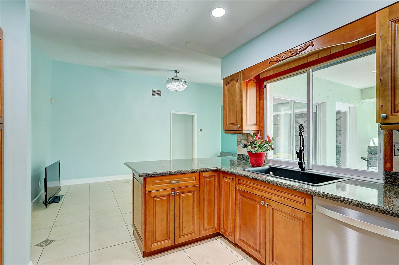 Image 15 of 47 For 238 Grove Avenue