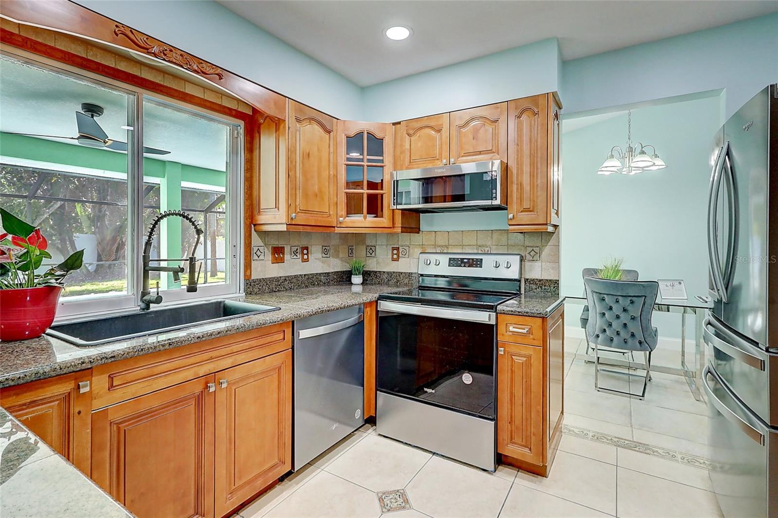 Image 16 of 47 For 238 Grove Avenue