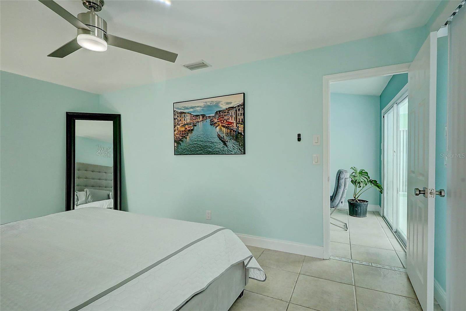 Image 18 of 47 For 238 Grove Avenue