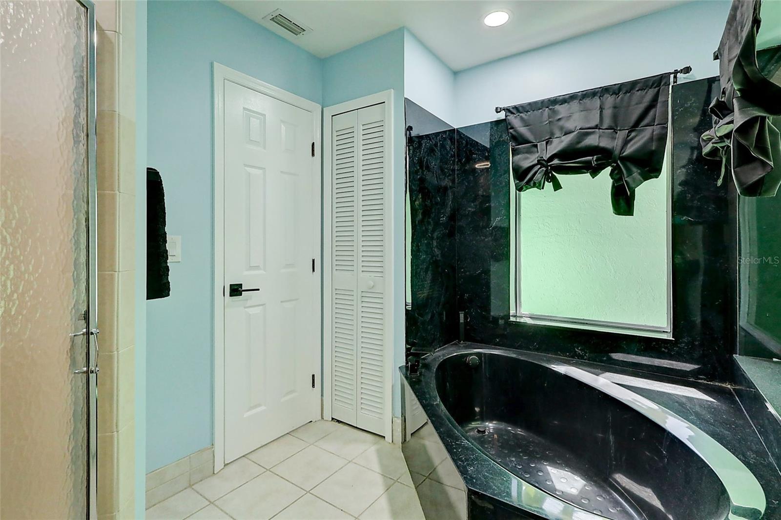 Image 23 of 47 For 238 Grove Avenue