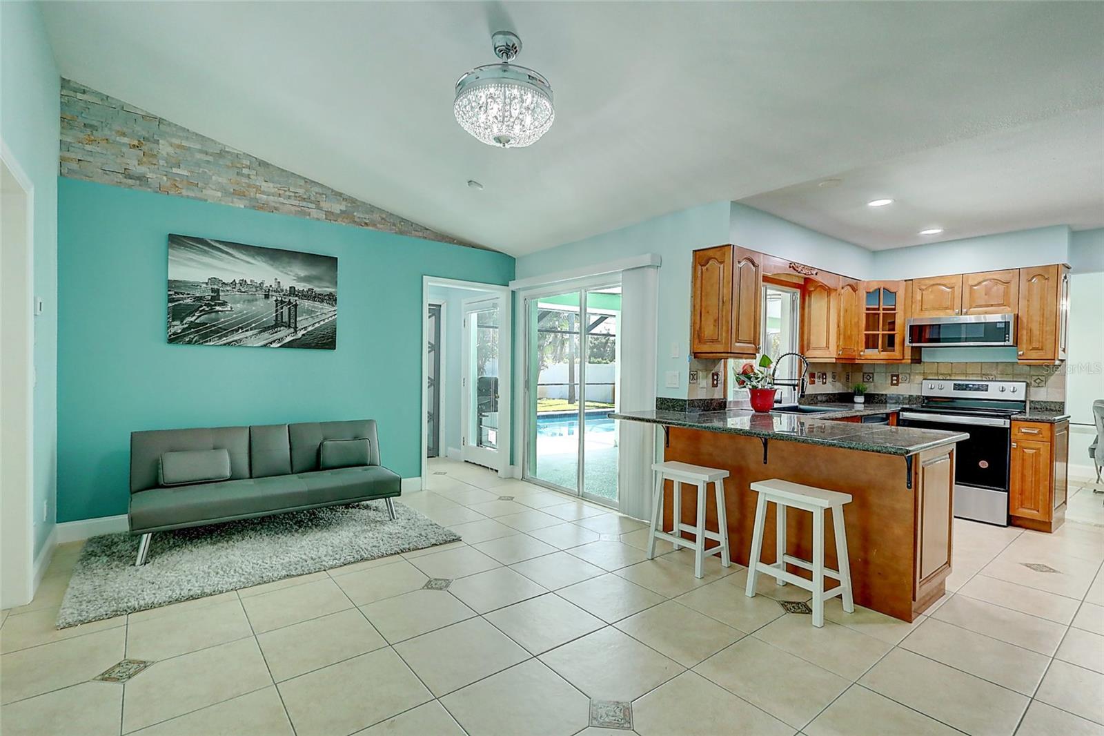 Image 25 of 47 For 238 Grove Avenue