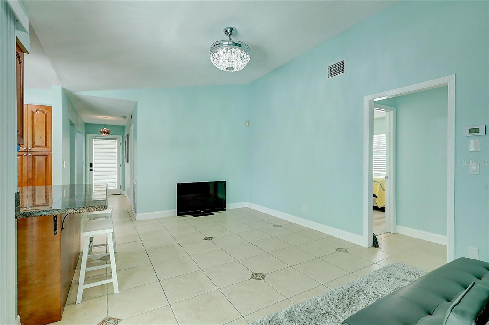 Image 26 of 47 For 238 Grove Avenue