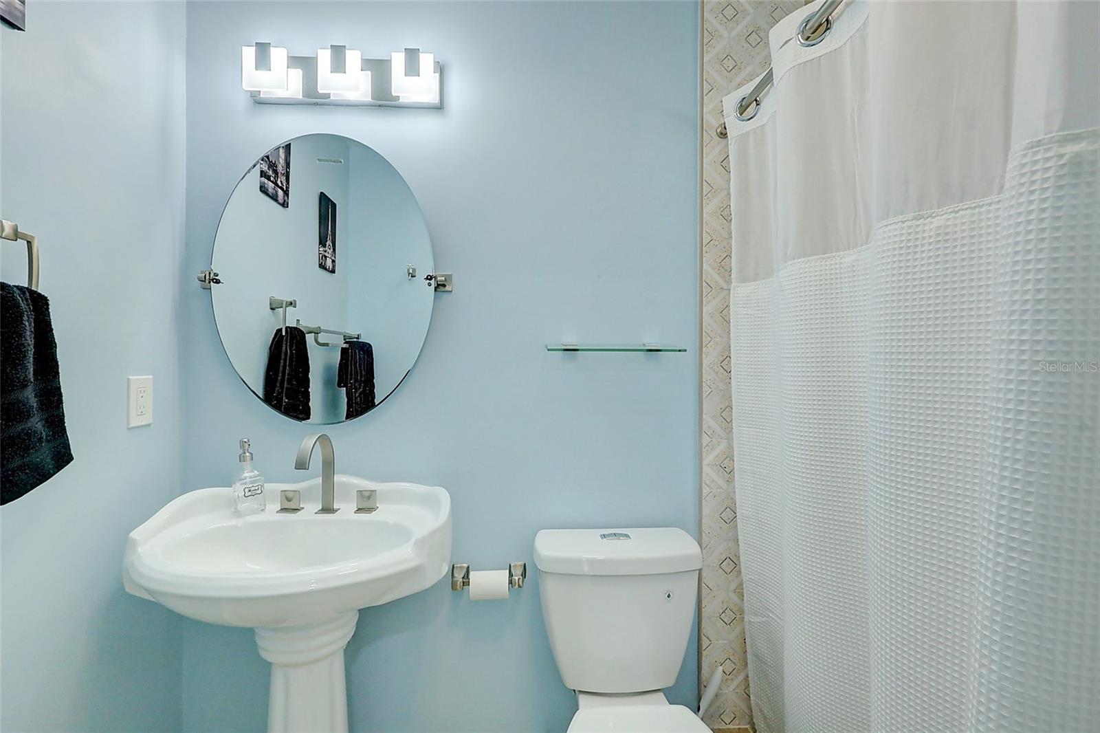 Image 27 of 47 For 238 Grove Avenue