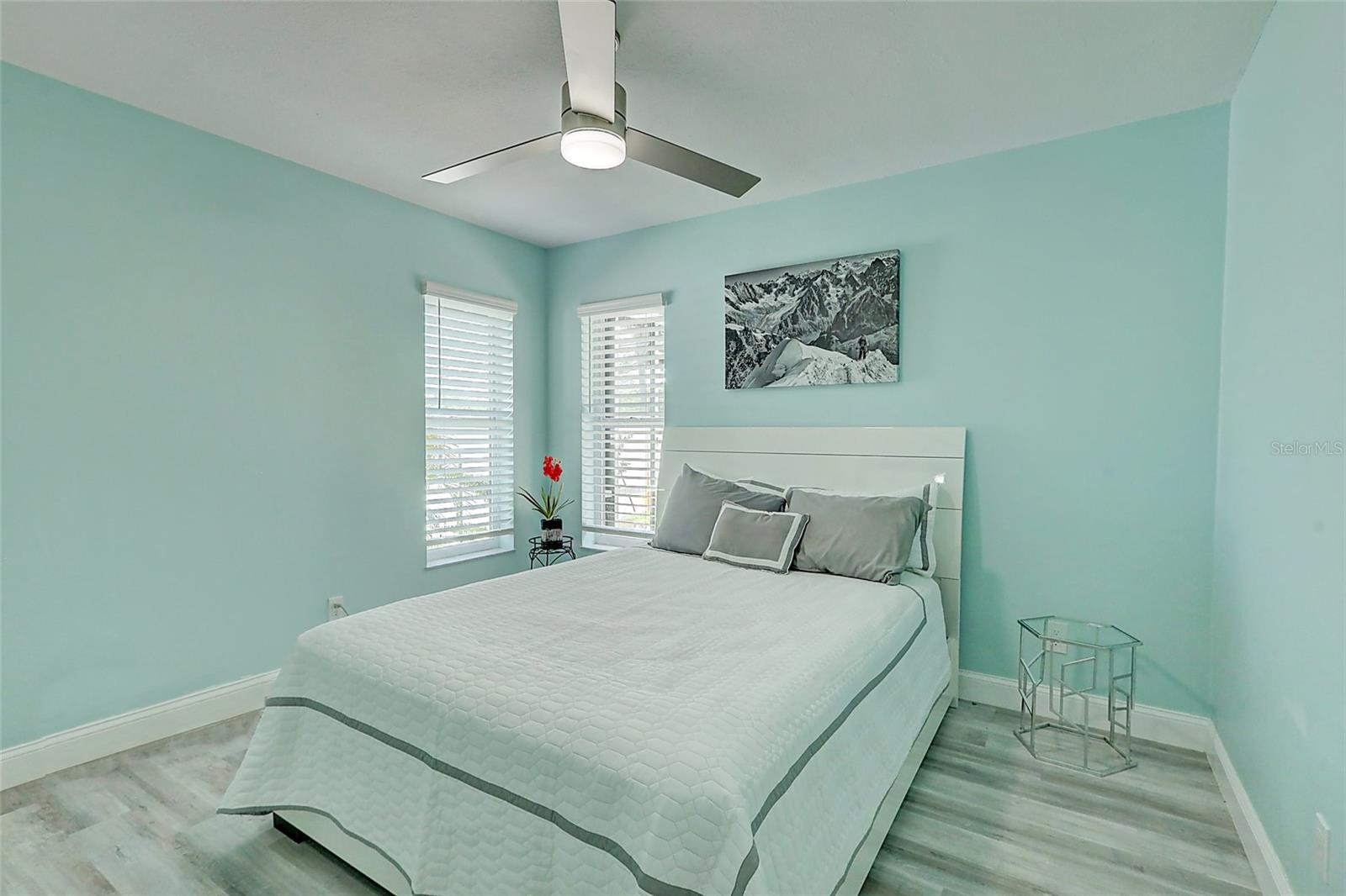 Image 28 of 47 For 238 Grove Avenue