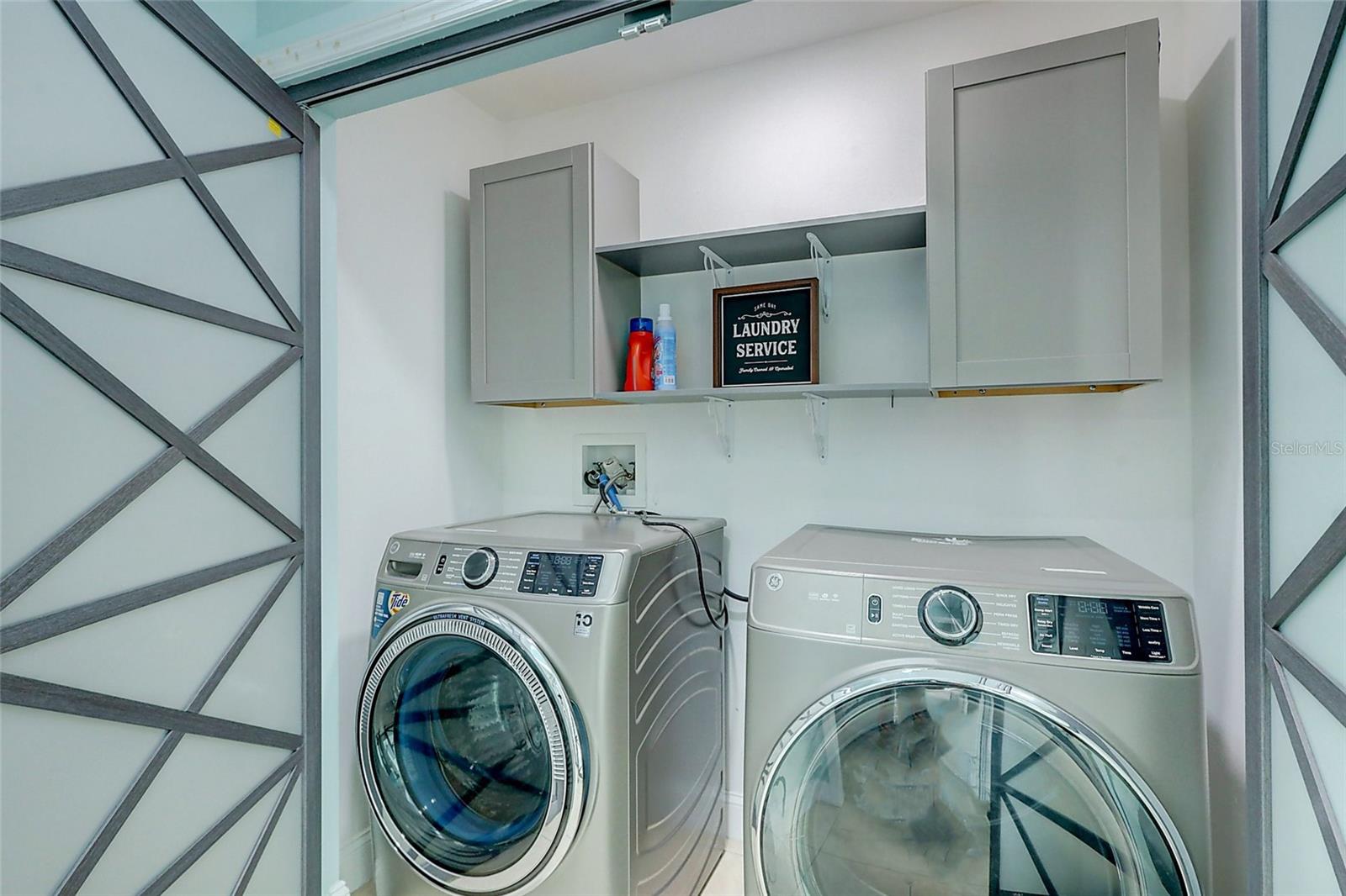 Image 32 of 47 For 238 Grove Avenue